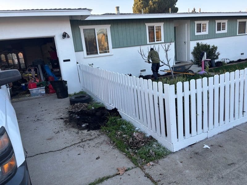 Gallery photos for Fence Transformation Adds Fresh Curb Appeal: Image #1