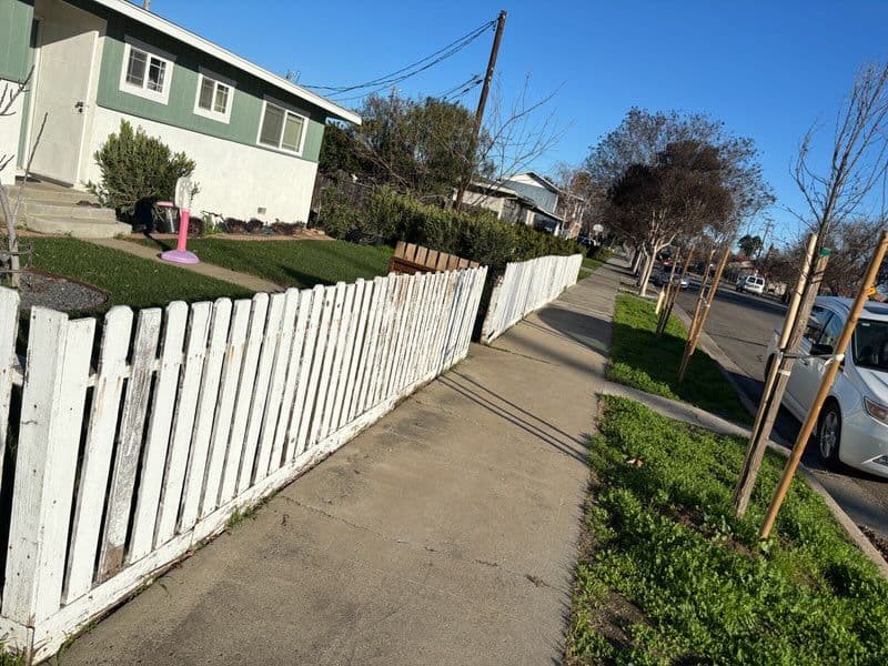 Gallery photos for Fence Transformation Adds Fresh Curb Appeal: Image #2