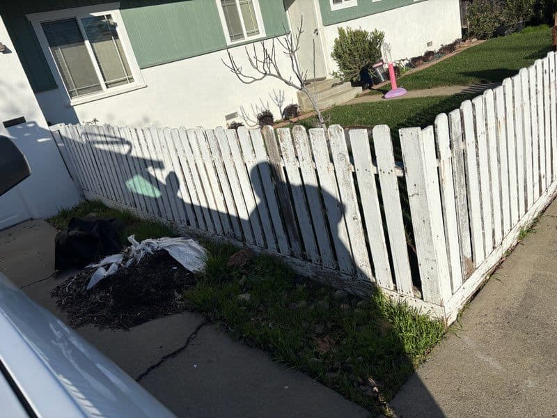 Gallery photos for Fence Transformation Adds Fresh Curb Appeal: Image #3