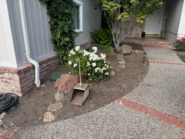 Gallery photos for Revitalize Your Garden with Fresh Mulch Magic: Image #1