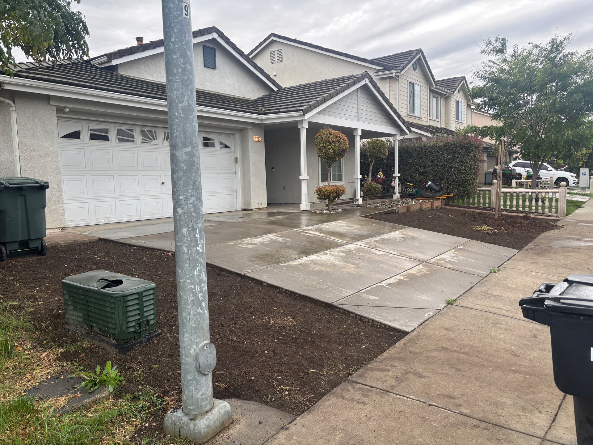 Gallery photos for From Overgrown Mess to Clean Slate Ready for Planting: Image #2